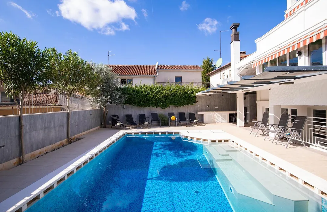 Villa Arena - Pool Table, Table Tennis, Darts & More-1